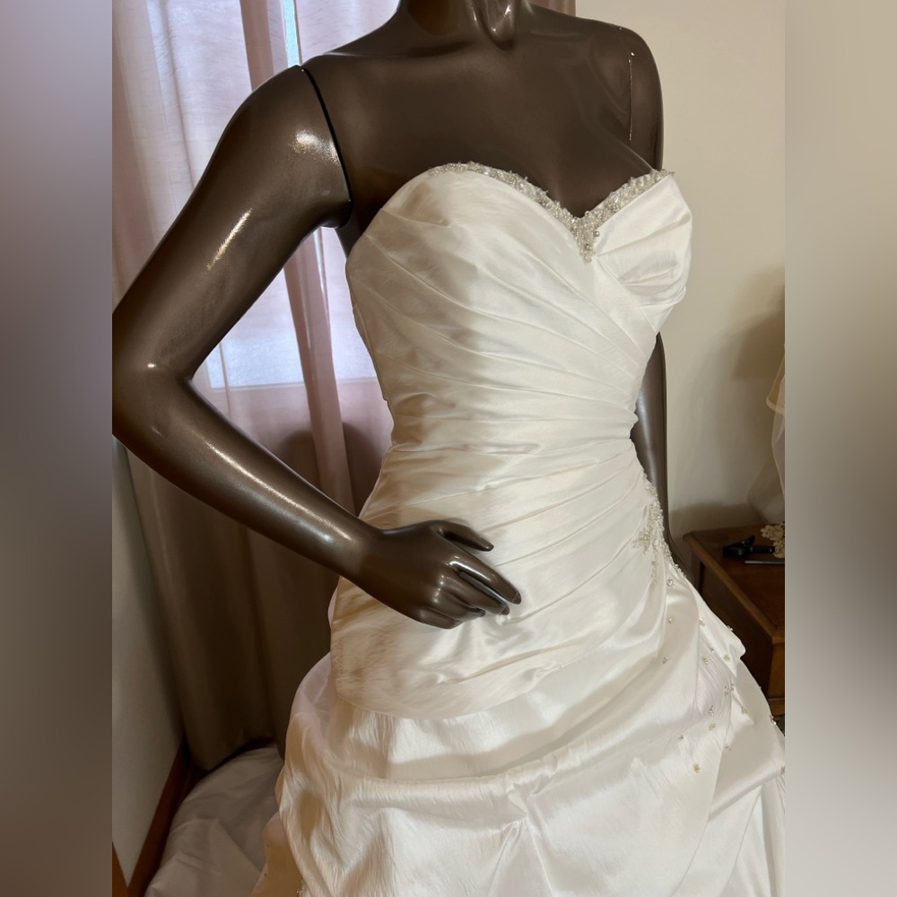 White Mori Lee sweetheart neckline ball gown with corset lace up back.